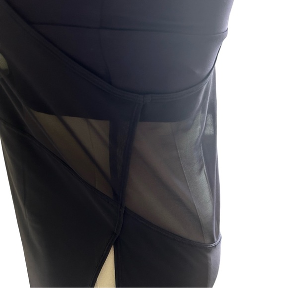 Women's Lululemon Plum Tank Top with Built-in Sports Bra Size 2 - Picture 5 of 8